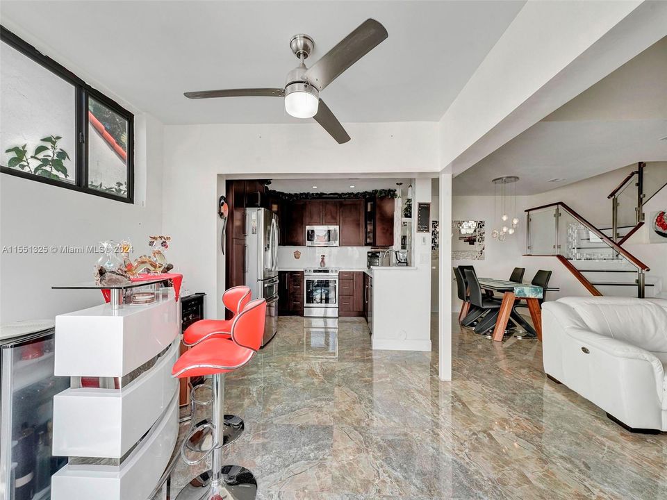 Recently Sold: $560,000 (3 beds, 2 baths, 1365 Square Feet)