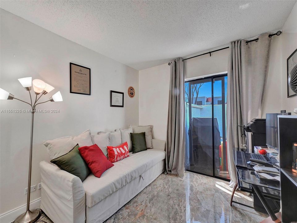 Recently Sold: $560,000 (3 beds, 2 baths, 1365 Square Feet)