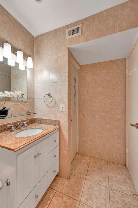 Recently Sold: $560,000 (3 beds, 2 baths, 1365 Square Feet)