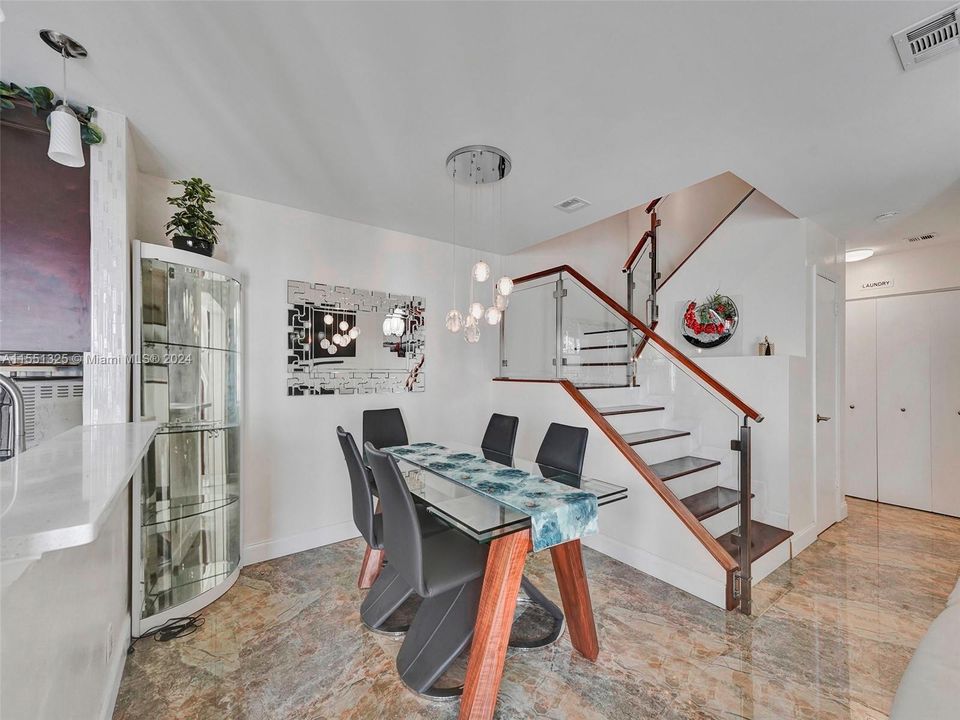 Recently Sold: $560,000 (3 beds, 2 baths, 1365 Square Feet)