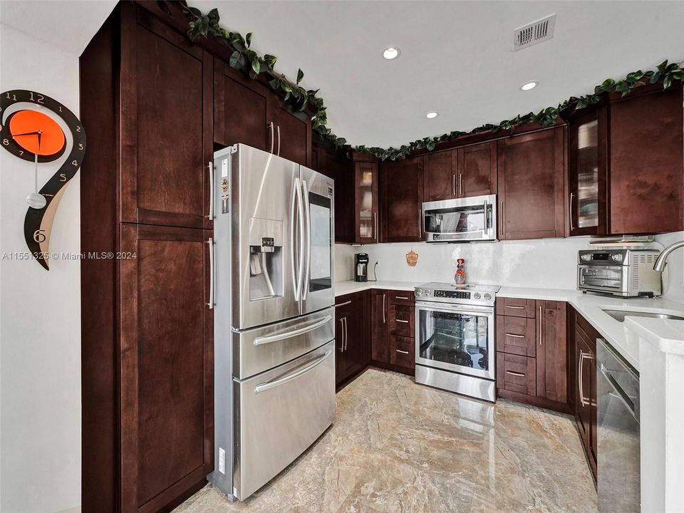 Recently Sold: $560,000 (3 beds, 2 baths, 1365 Square Feet)