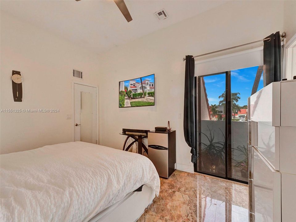 Recently Sold: $560,000 (3 beds, 2 baths, 1365 Square Feet)