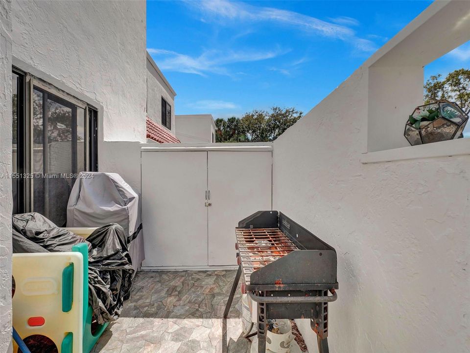 Recently Sold: $560,000 (3 beds, 2 baths, 1365 Square Feet)