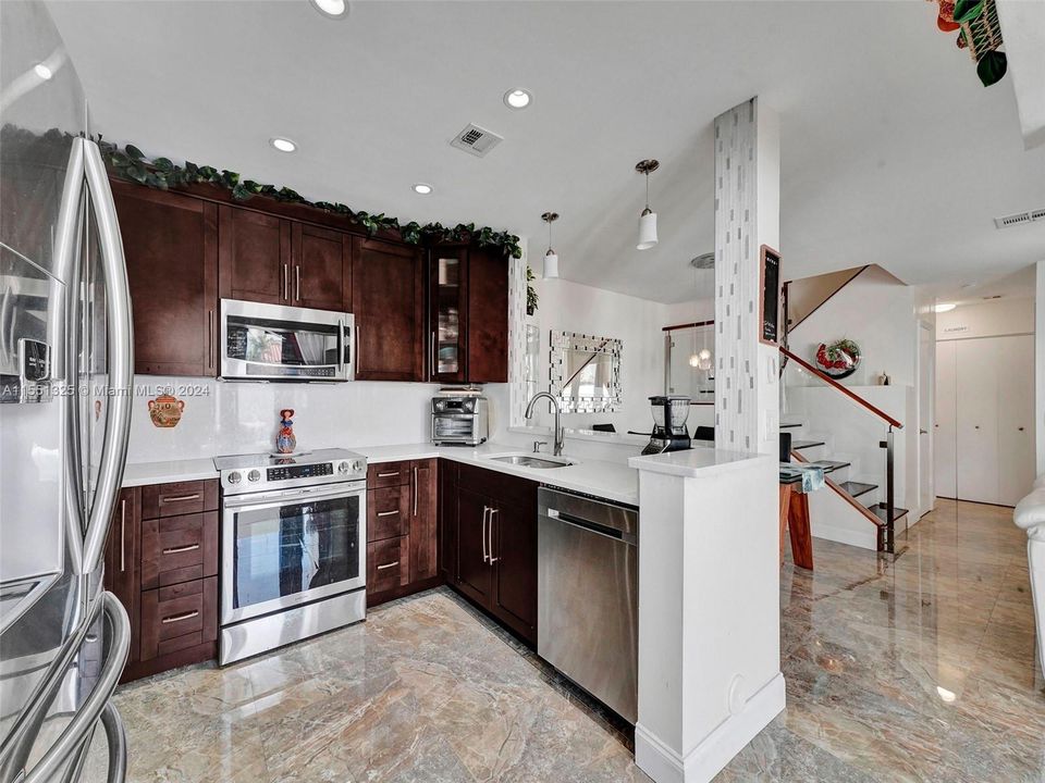 Recently Sold: $560,000 (3 beds, 2 baths, 1365 Square Feet)