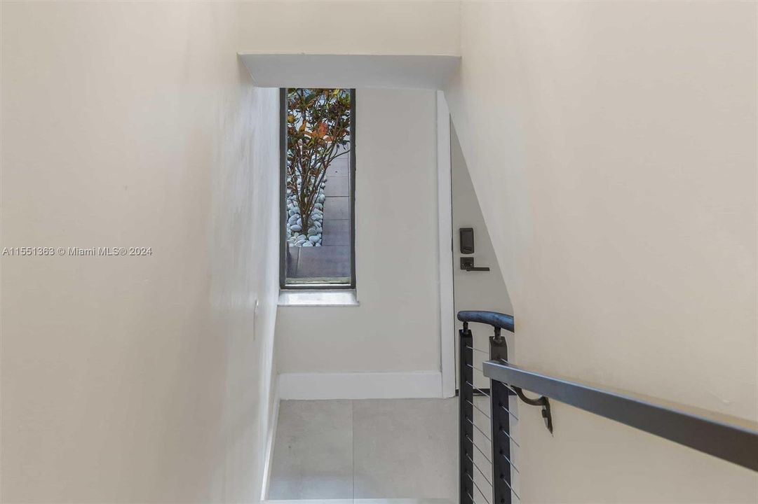 Active With Contract: $395,000 (2 beds, 1 baths, 1000 Square Feet)