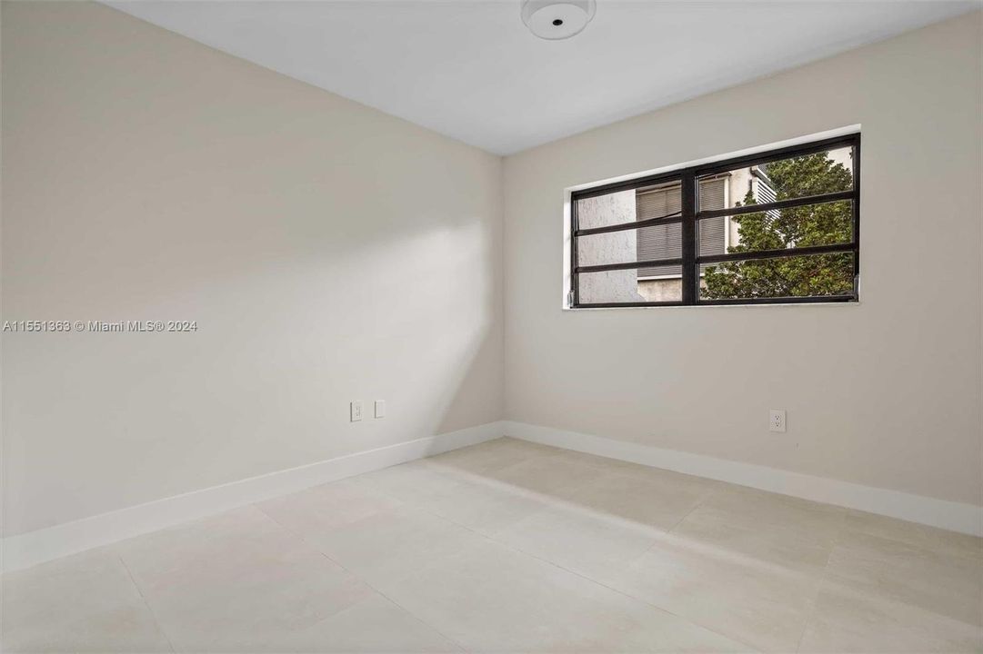 Active With Contract: $395,000 (2 beds, 1 baths, 1000 Square Feet)