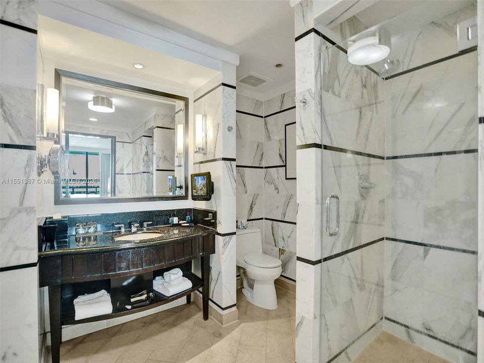 最近售出: $1,050,000 (0 贝兹, 1 浴室, 554 平方英尺)