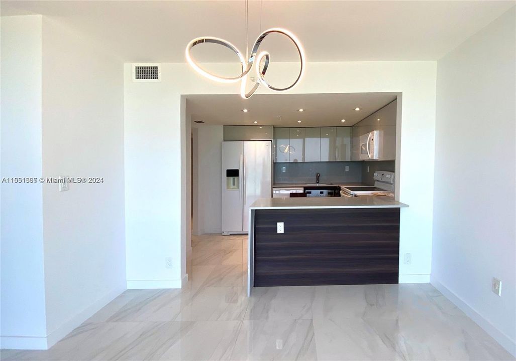 Active With Contract: $1,210,000 (2 beds, 2 baths, 1266 Square Feet)
