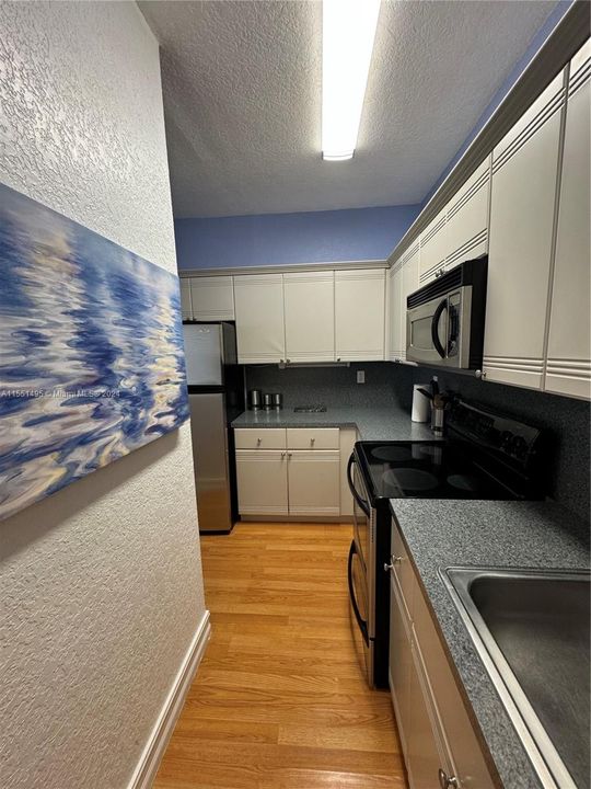 Recently Rented: $1,800 (0 beds, 1 baths, 433 Square Feet)