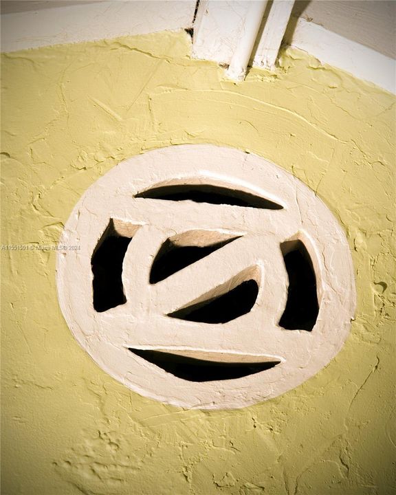 Concrete above-door detail Zinsmaster 'Z'