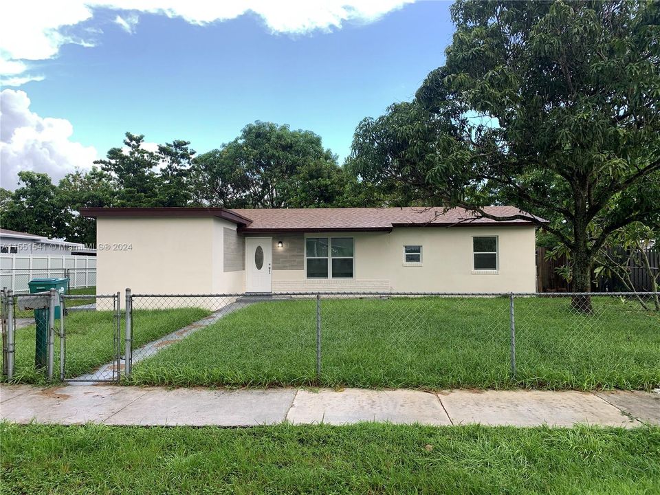 Recently Rented: $4,450 (3 beds, 1 baths, 1258 Square Feet)