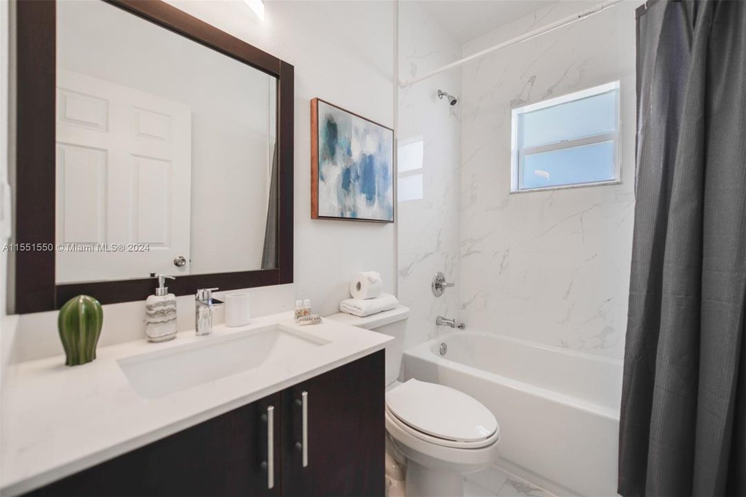 Active With Contract: $489,000 (3 beds, 2 baths, 1068 Square Feet)