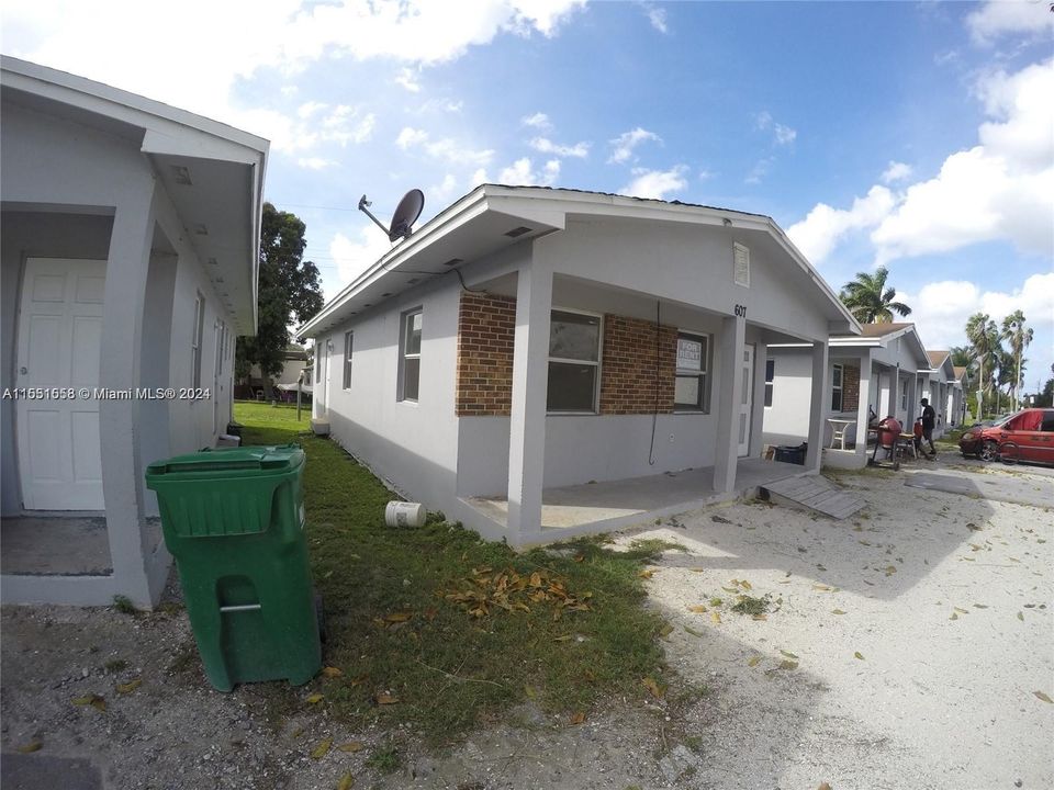 For Sale: $124,900 (3 beds, 2 baths, 4800 Square Feet)