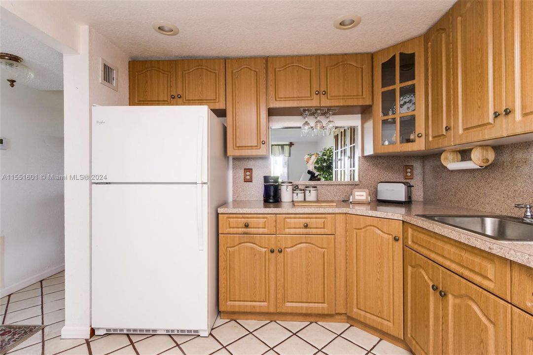 Active With Contract: $84,999 (1 beds, 1 baths, 800 Square Feet)