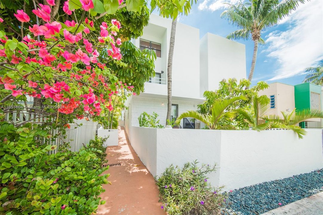 Recently Rented: $2,000 (1 beds, 1 baths, 500 Square Feet)