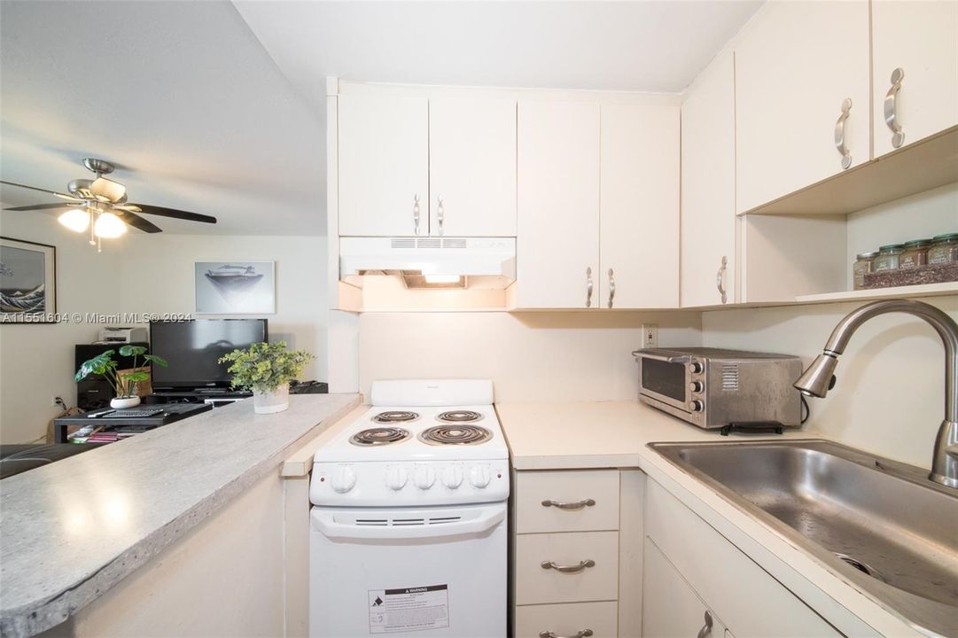 Recently Rented: $2,000 (1 beds, 1 baths, 500 Square Feet)