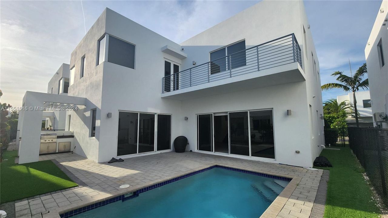 Recently Sold: $1,550,000 (4 beds, 4 baths, 3624 Square Feet)