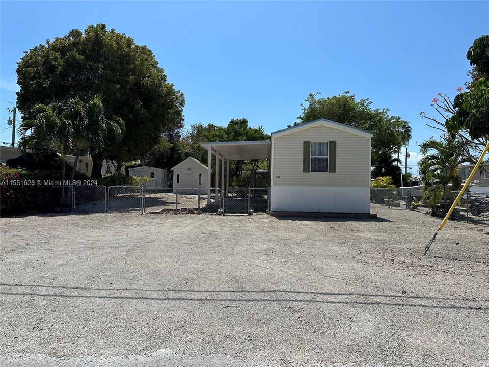 Recently Sold: $475,000 (2 beds, 2 baths, 924 Square Feet)