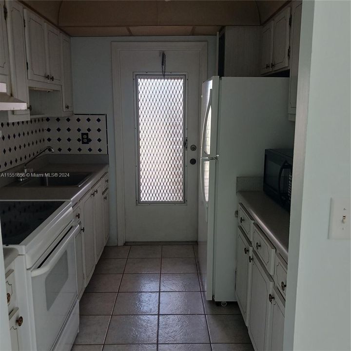 Active With Contract: $133,900 (2 beds, 2 baths, 1104 Square Feet)