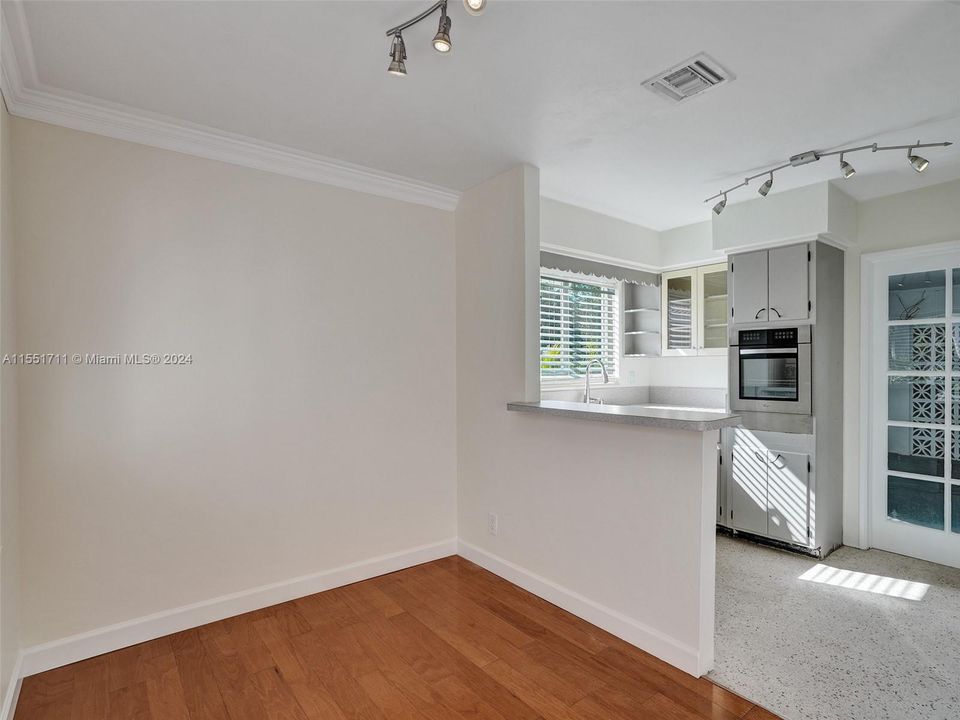 For Sale: $550,000 (2 beds, 2 baths, 1515 Square Feet)