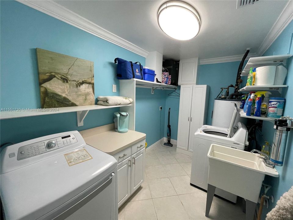 Recently Sold: $599,000 (3 beds, 2 baths, 1716 Square Feet)