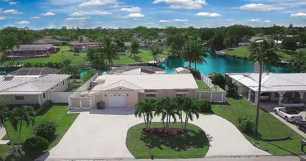 Recently Sold: $599,000 (3 beds, 2 baths, 1716 Square Feet)