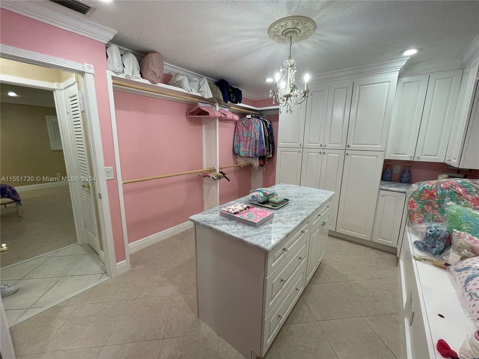 Recently Sold: $599,000 (3 beds, 2 baths, 1716 Square Feet)
