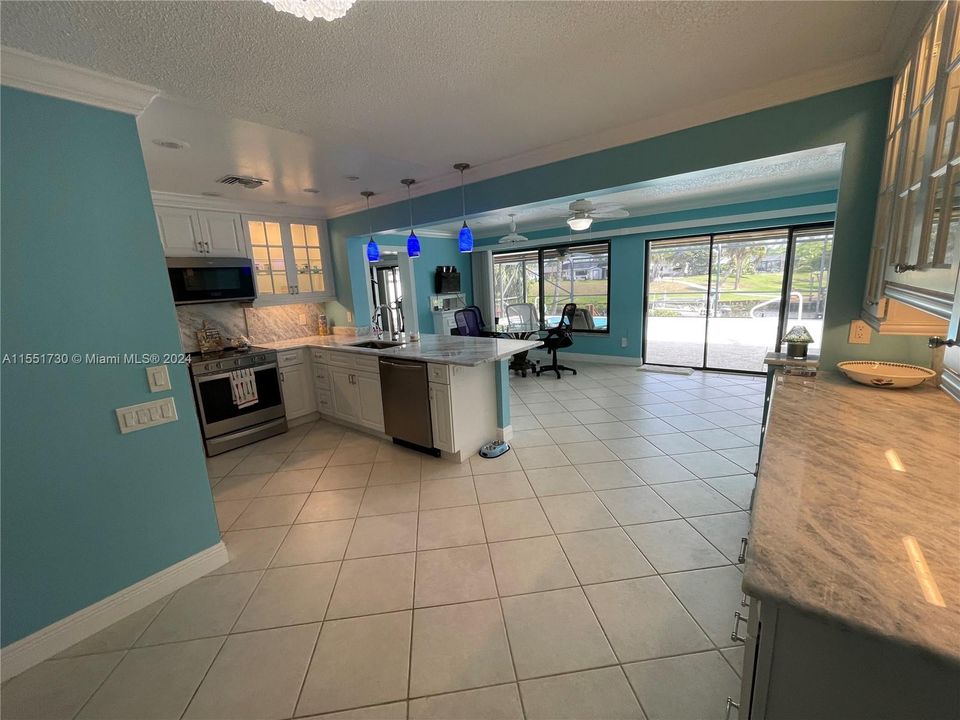 Recently Sold: $599,000 (3 beds, 2 baths, 1716 Square Feet)