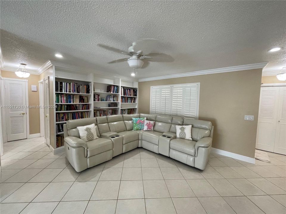 Recently Sold: $599,000 (3 beds, 2 baths, 1716 Square Feet)