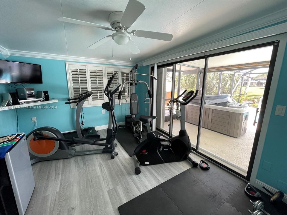 Recently Sold: $599,000 (3 beds, 2 baths, 1716 Square Feet)