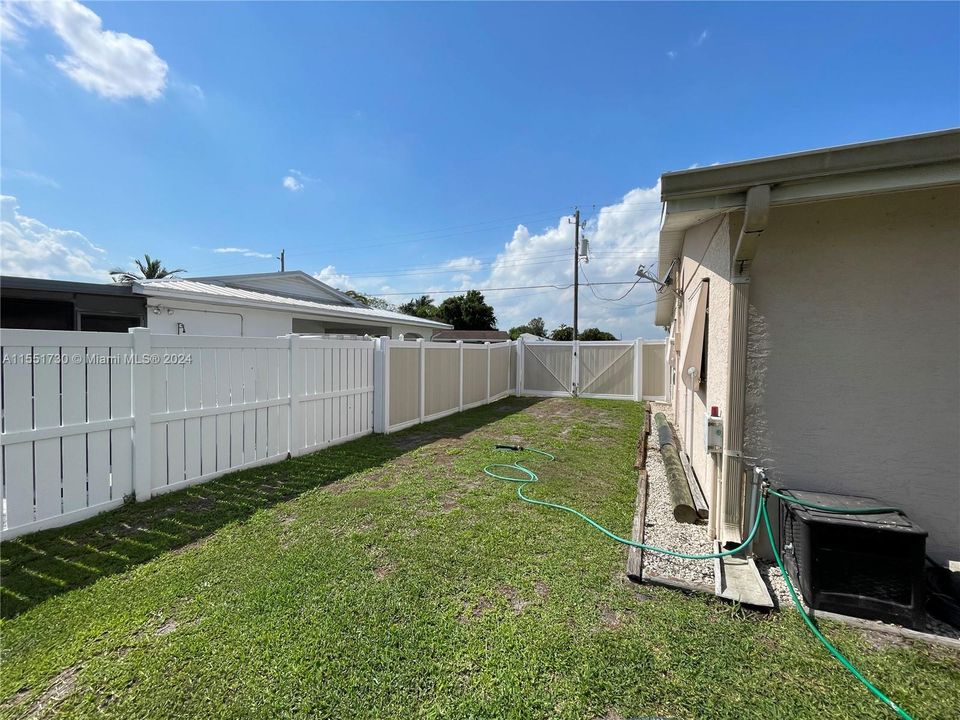 Recently Sold: $599,000 (3 beds, 2 baths, 1716 Square Feet)
