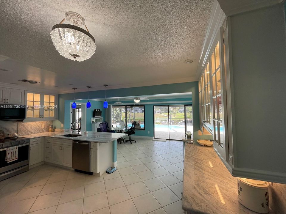 Recently Sold: $599,000 (3 beds, 2 baths, 1716 Square Feet)