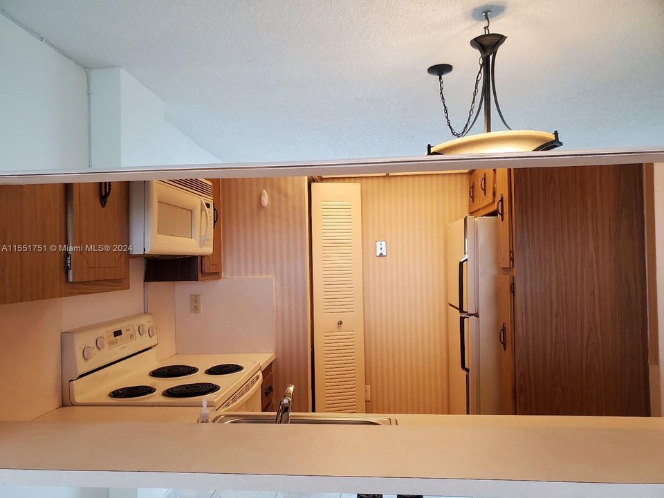 For Sale: $370,000 (1 beds, 1 baths, 768 Square Feet)