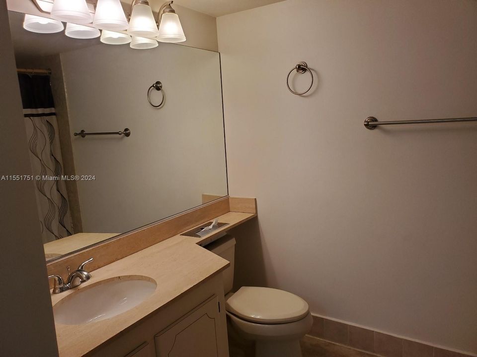 For Sale: $370,000 (1 beds, 1 baths, 768 Square Feet)