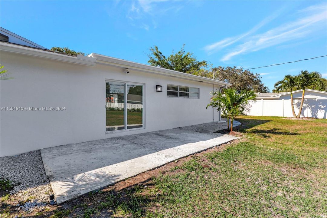 Active With Contract: $595,000 (3 beds, 2 baths, 1112 Square Feet)