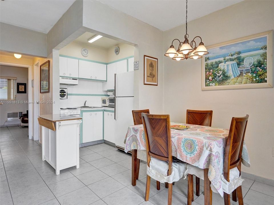 Recently Sold: $175,000 (1 beds, 1 baths, 733 Square Feet)
