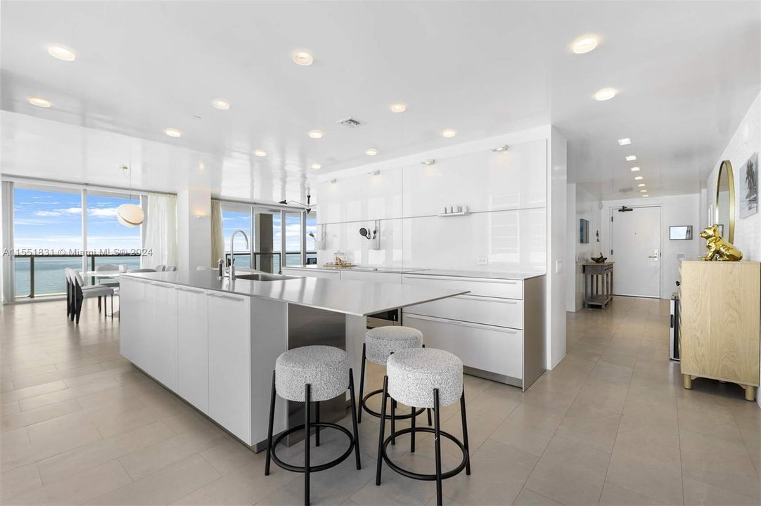 Active With Contract: $4,599,000 (4 beds, 4 baths, 3041 Square Feet)