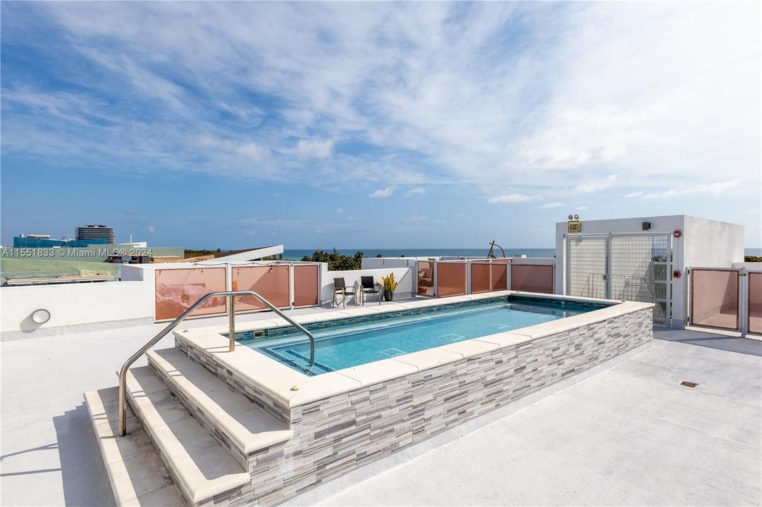 Recently Sold: $485,000 (1 beds, 1 baths, 814 Square Feet)