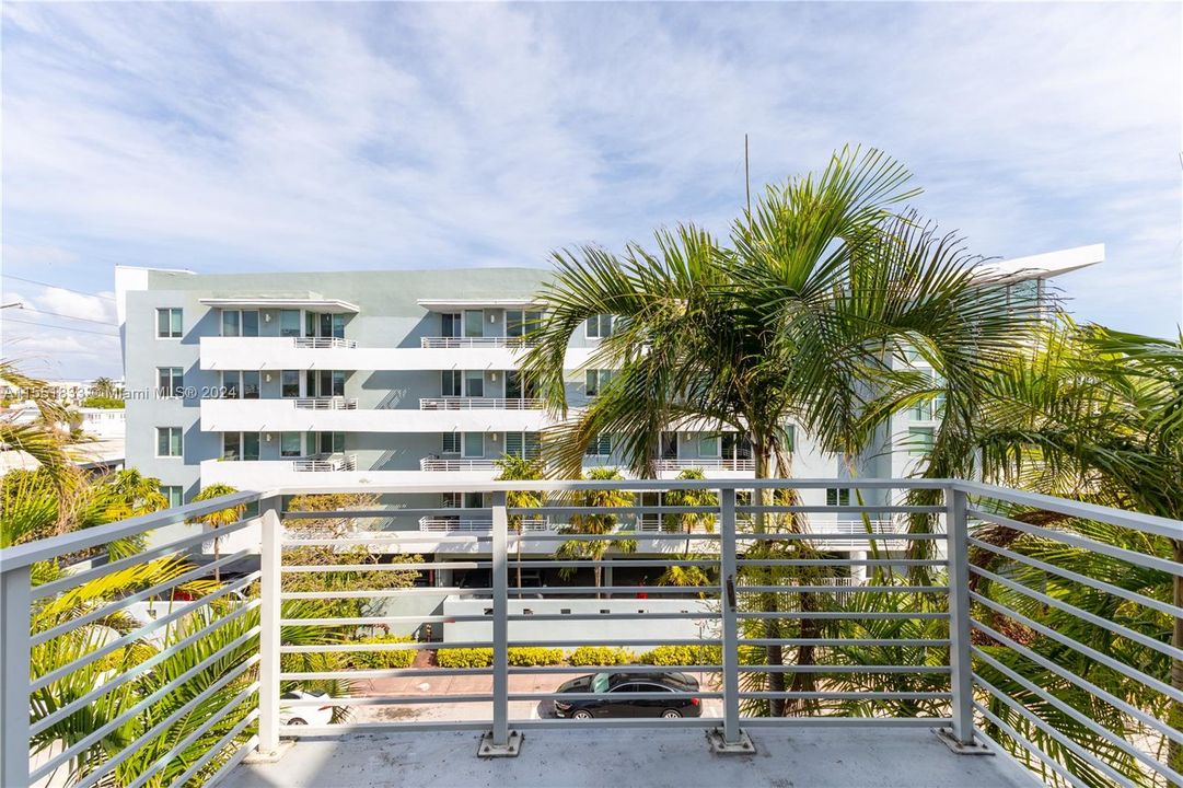 Recently Sold: $485,000 (1 beds, 1 baths, 814 Square Feet)