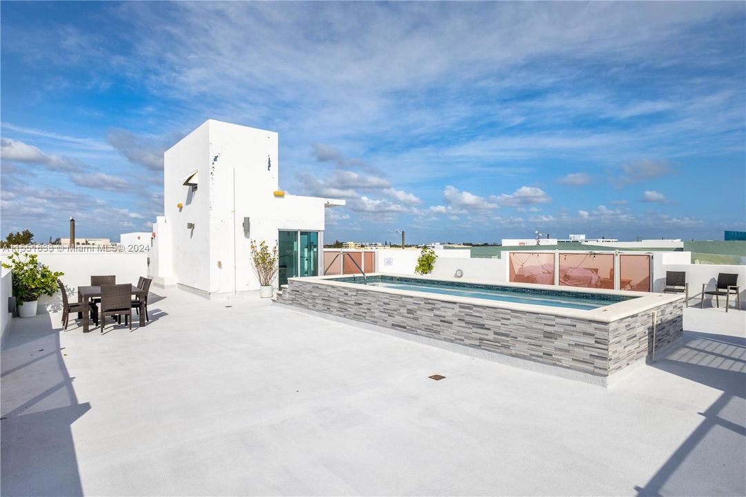 Recently Sold: $485,000 (1 beds, 1 baths, 814 Square Feet)