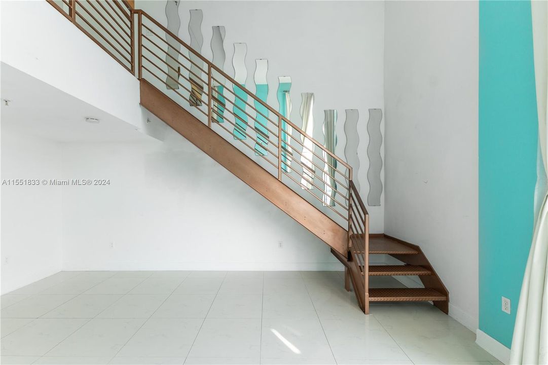 Recently Sold: $485,000 (1 beds, 1 baths, 814 Square Feet)