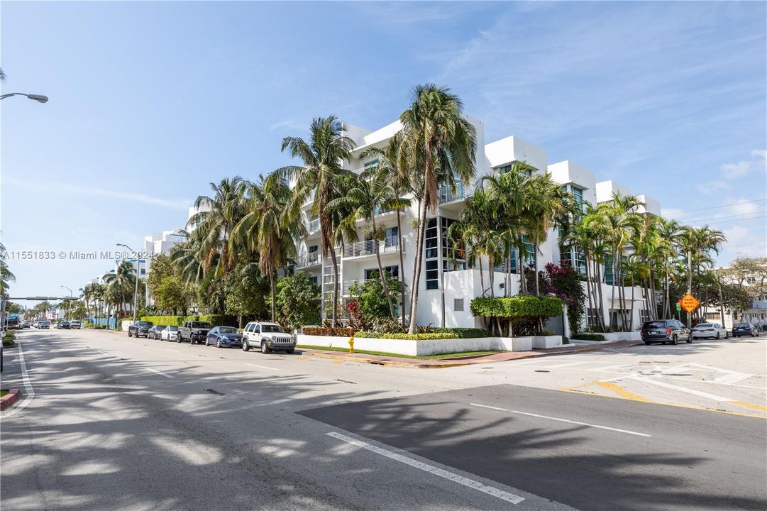 Recently Sold: $485,000 (1 beds, 1 baths, 814 Square Feet)