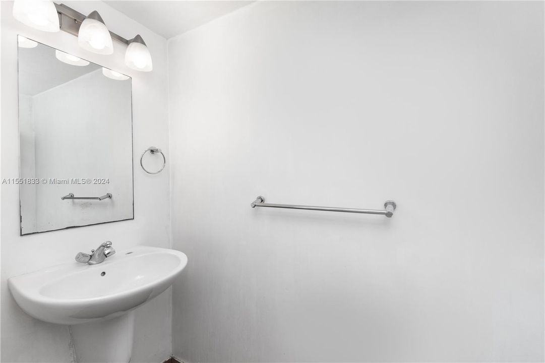 Recently Sold: $485,000 (1 beds, 1 baths, 814 Square Feet)