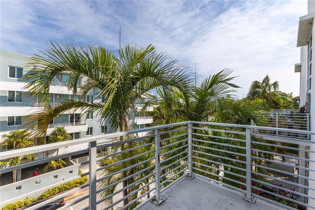 Recently Sold: $485,000 (1 beds, 1 baths, 814 Square Feet)