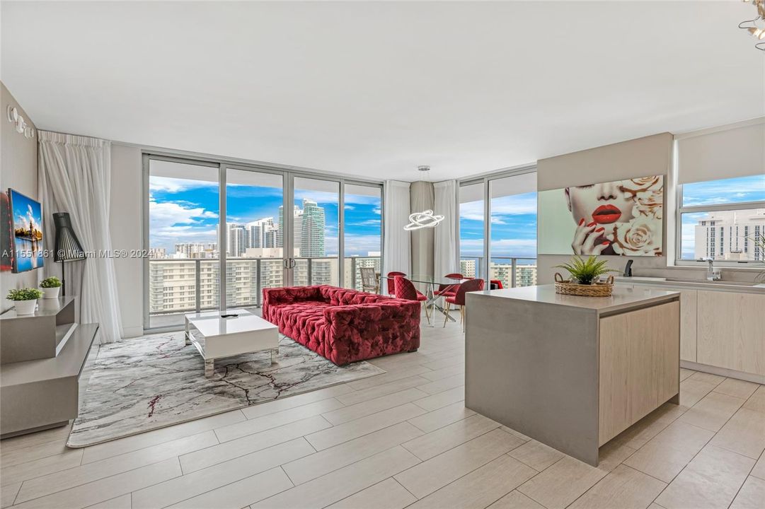 For Sale: $795,000 (2 beds, 2 baths, 1044 Square Feet)