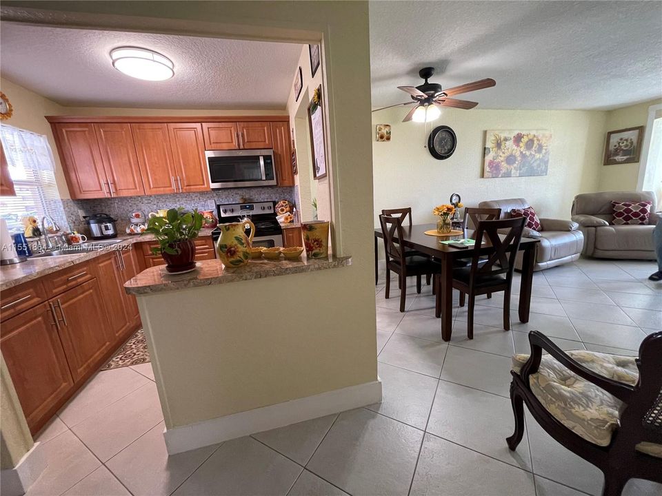 For Sale: $128,555 (1 beds, 1 baths, 620 Square Feet)