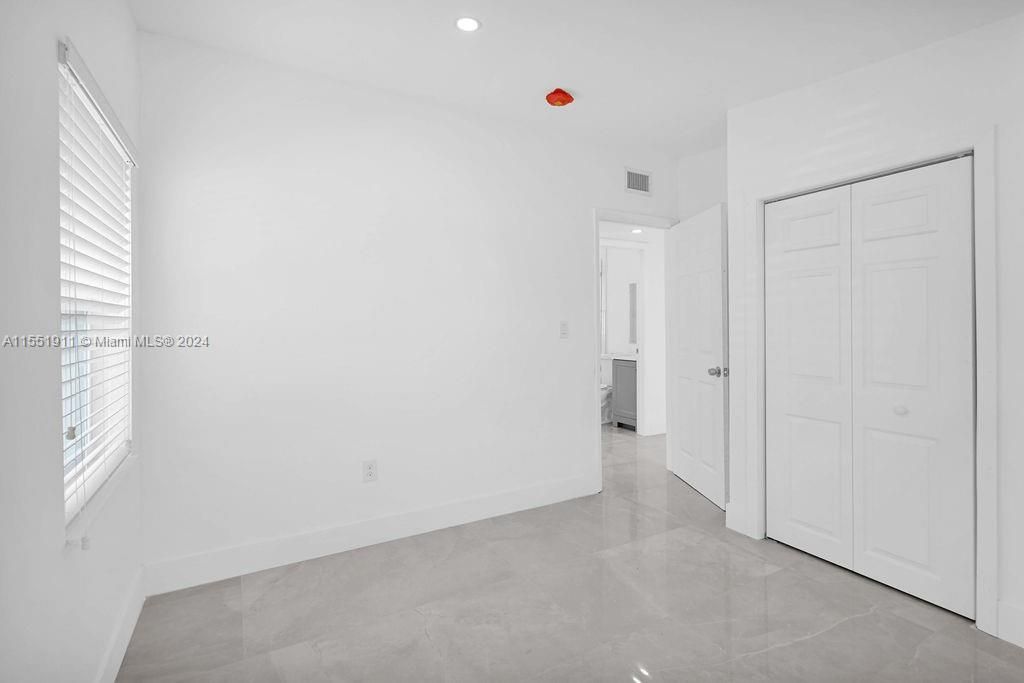 For Sale: $410,000 (2 beds, 1 baths, 594 Square Feet)