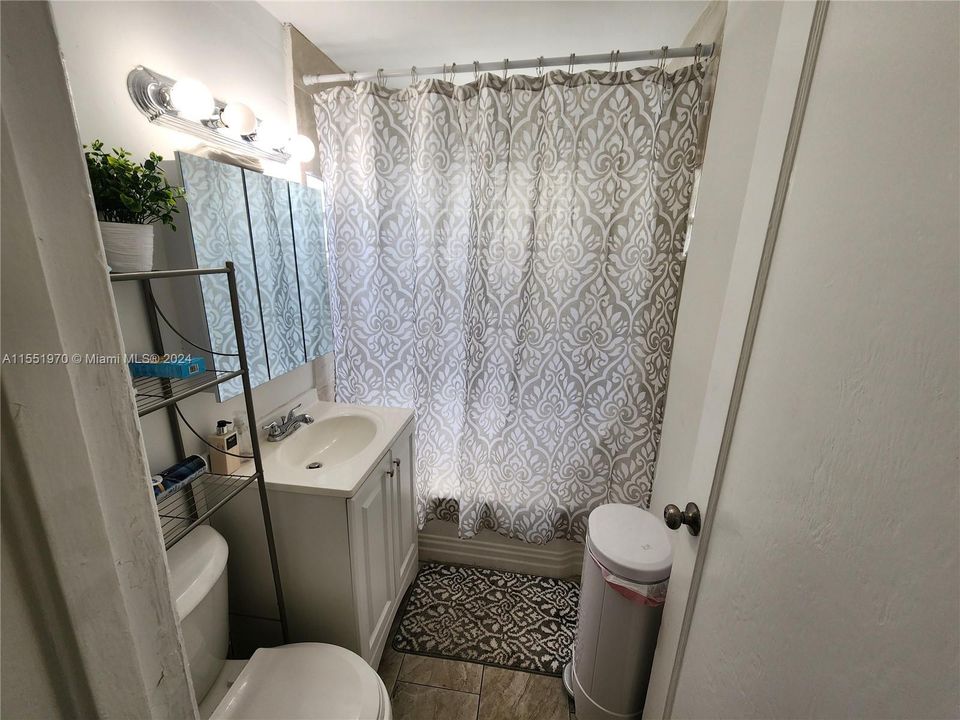 For Sale: $215,000 (2 beds, 1 baths, 855 Square Feet)