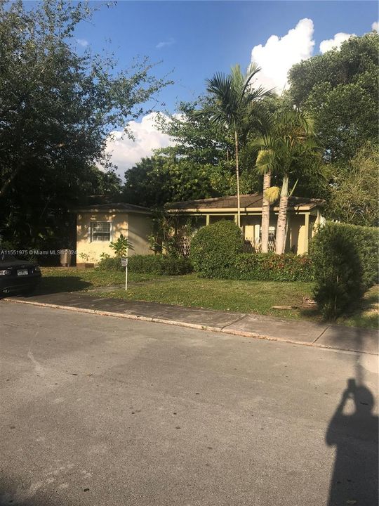 Recently Sold: $950,000 (3 beds, 2 baths, 1166 Square Feet)