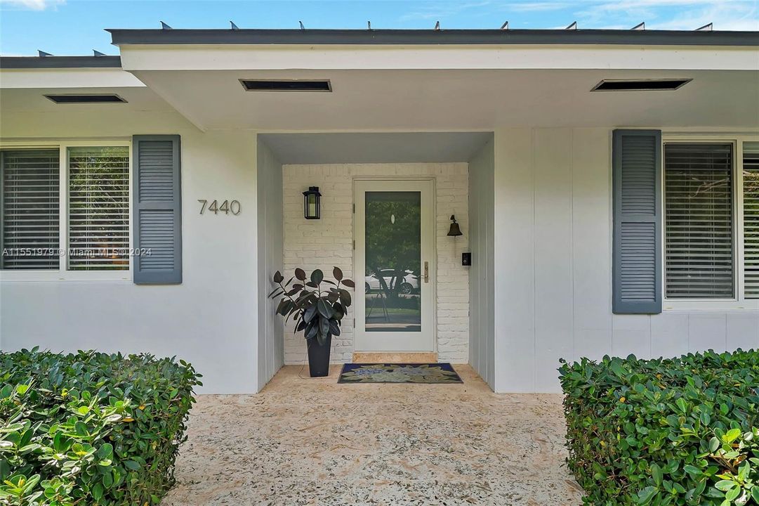 Recently Sold: $1,875,000 (5 beds, 3 baths, 3156 Square Feet)
